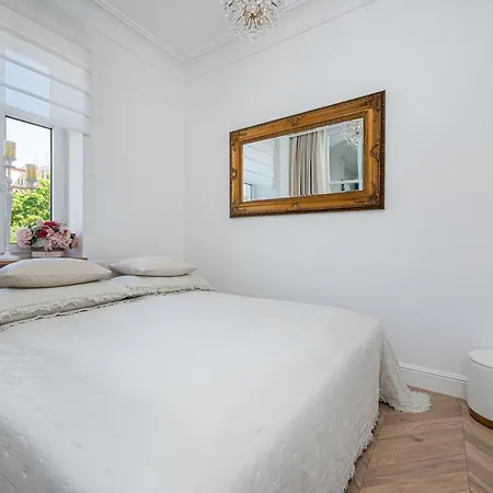 Meduza Nadmorskie Miejsce * グディニャ